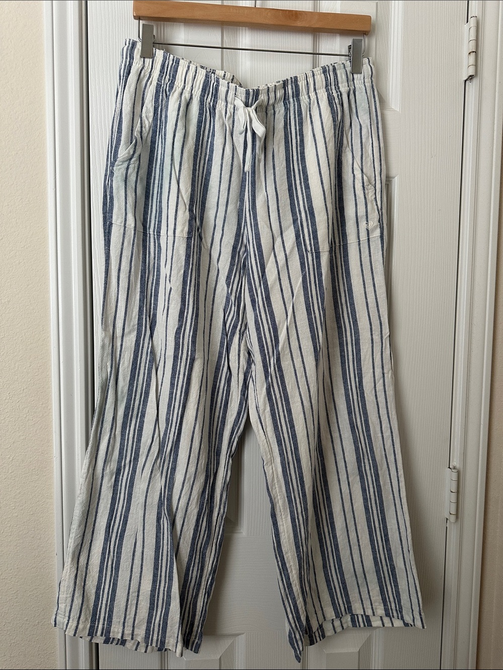 Roxy Women’s White and Blue Striped Drawstring Linen Pants
